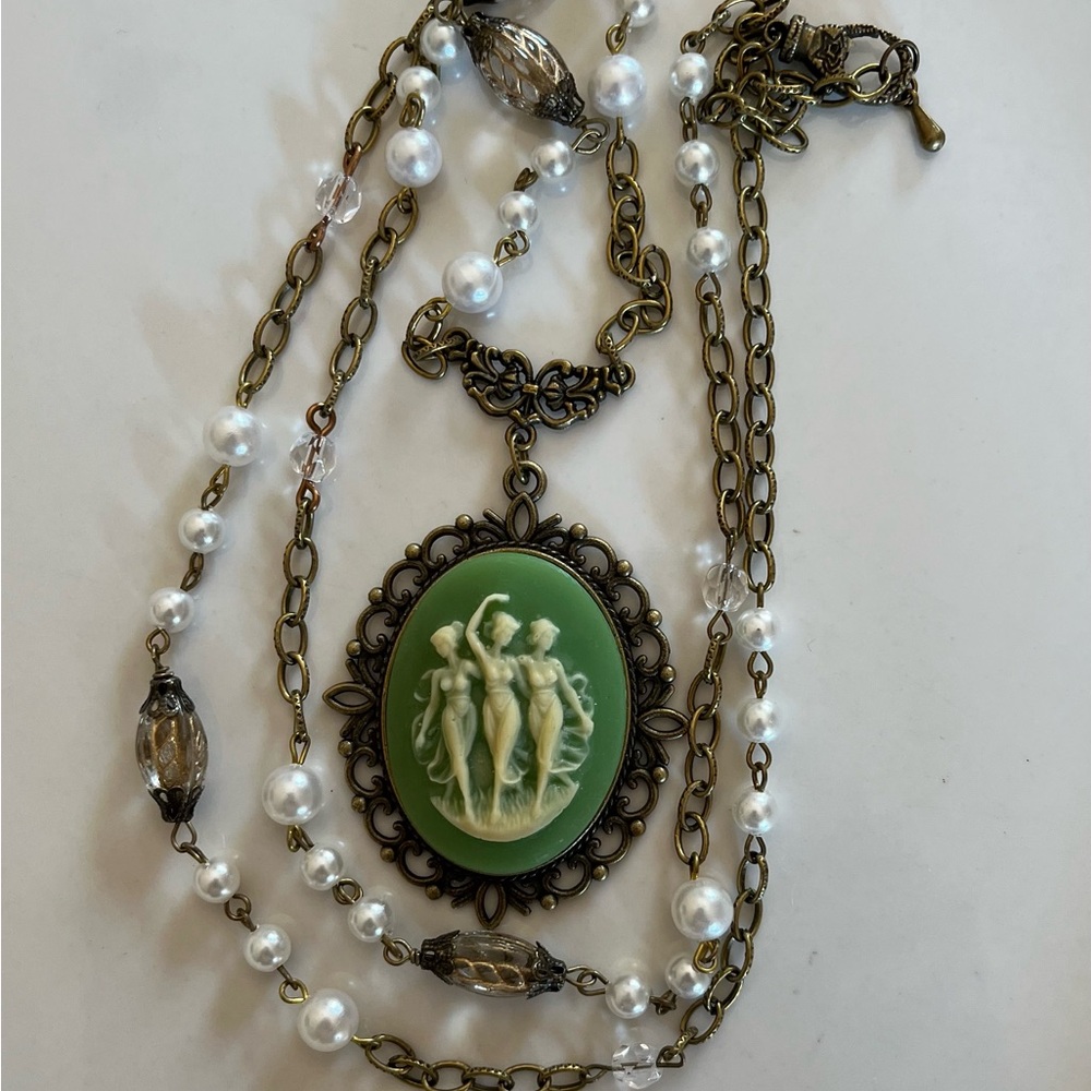 Wedgwood Three Graces Sage Green Vintage 60s Cameo Necklace
